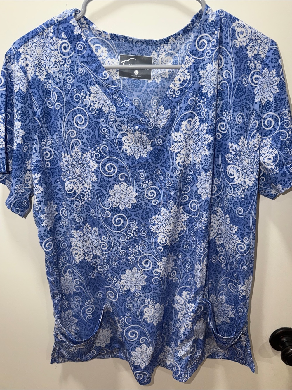 Women's Blue Floral V-Neck Tunic Top with Front Pockets